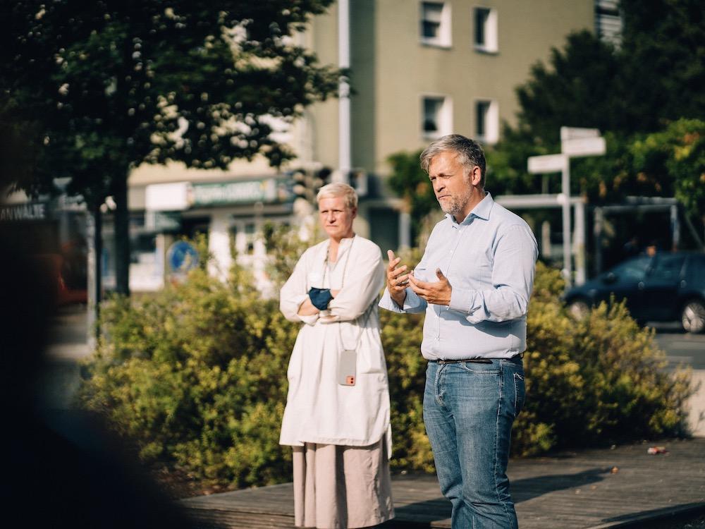 Stadtmanufaktur-strategische-Beratung-Thorsten-Kausch-und-julia-staron-praesentieren
