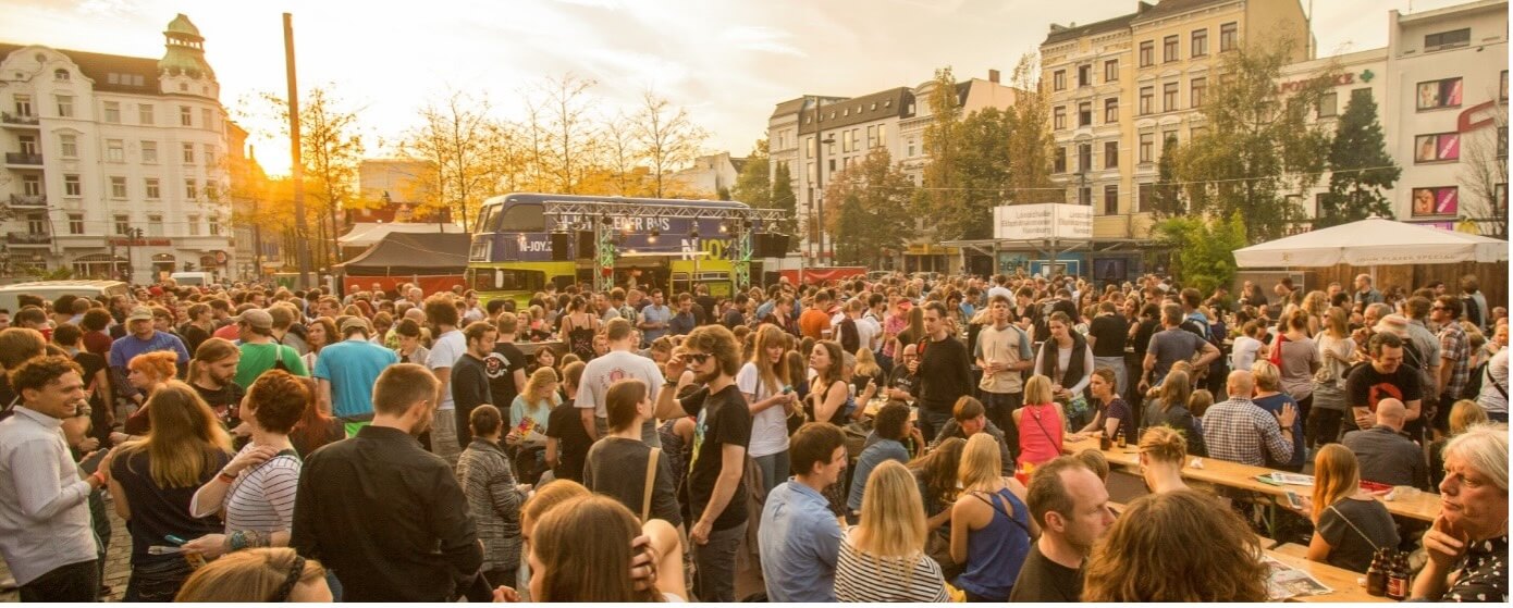 atmosphäre-auf-dem-spielbudenplatz-reeperbahn-festival-hamburg-credit-spielbudenplatzbetreiber-gmbh Atmosphäre auf dem Spielbudenplatz während des Reeperbahn Festivals
