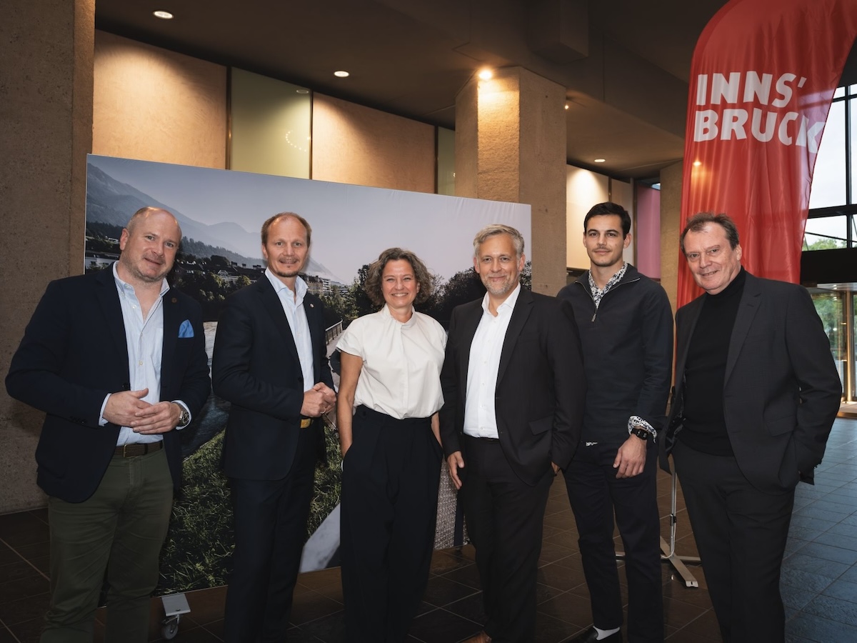 innsbruck-markenstrategie-thorsten-kausch-heike-kiesling-stadtmanufaktur Heike Kiesling von Innsbruck Marketing und Thorsten Kausch von der Stadtmanufaktur mit Stakeholdern aus Innsbruck