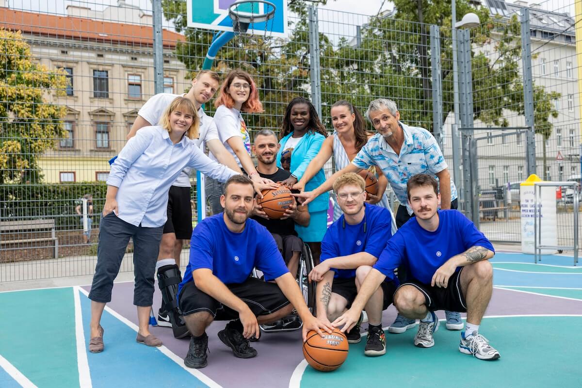 brand-urbanism-stadt-wien-kooperiert-mit-voeslauer-mineralwasser Brand Urbanism: Stadt Wien kooperiert mit Vöslauer Mineralwasser und gestaltet Basketballplätze, Copyright: Stefan Joham