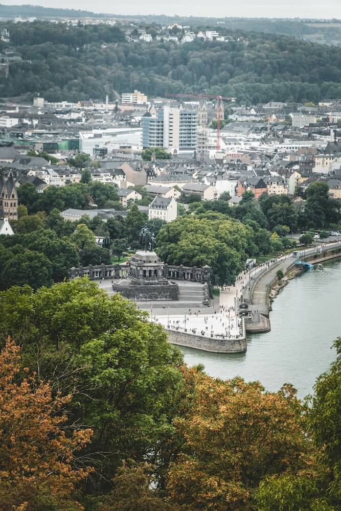 koblenz-eventstrategie-stadtmanufaktur Das Deutsche Eck sowie die Stadt Koblenz von oben
