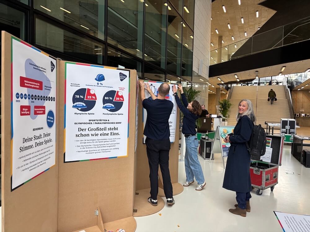 isabell-koester-projektleitung-olympia-hamburg-stadtmanufaktur Projektleitung Isabell Köster beim Aufbau für die Auftaktveranstaltung zu Olympia in Hamburg in der HafenCity Universität