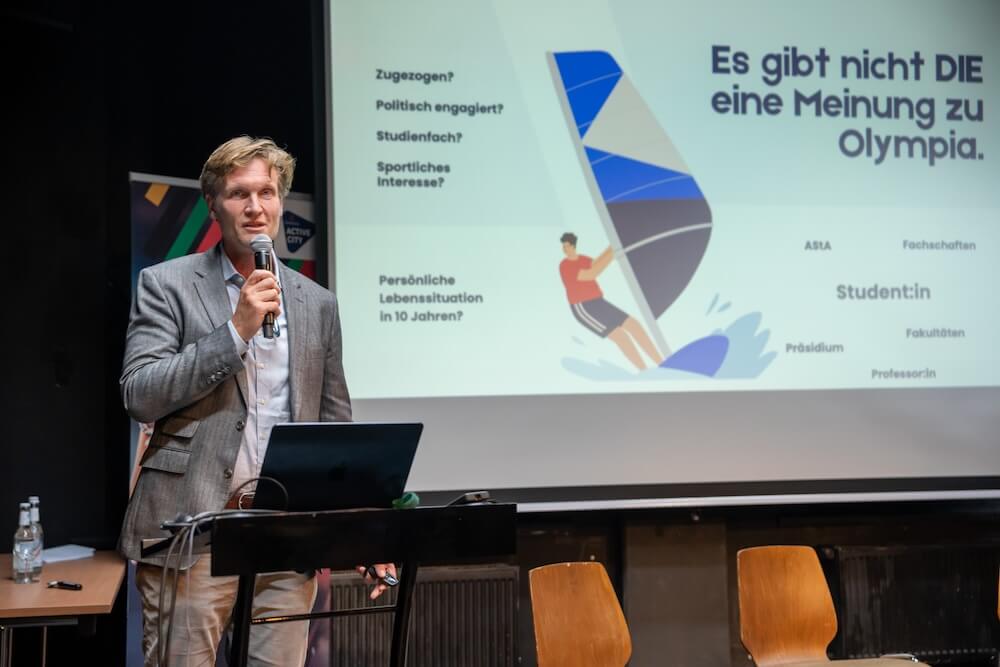 Jens Portmann hält seinen Vortrag