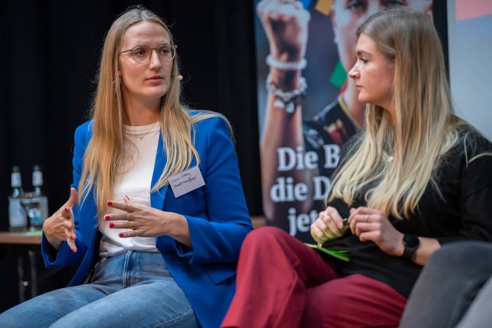 laura-ebeling-sophie-may-stadtmanufaktur-hamburg Laura Ebeling fasst auf der Bühne die Ergebnisse zusammen