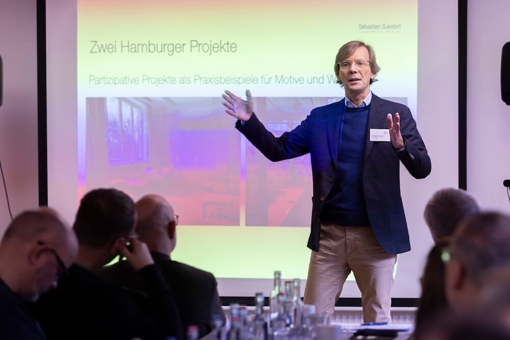 HR-Experte Sebastian Sukstorf bei seinem Impulsvortrag