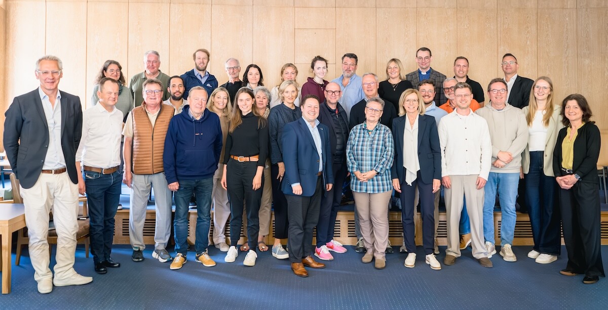 Gruppenfoto vom Projektteam und weiteren Akteuren bei einem Workshop zur Innenstadtentwicklung in Bad Reichenhall