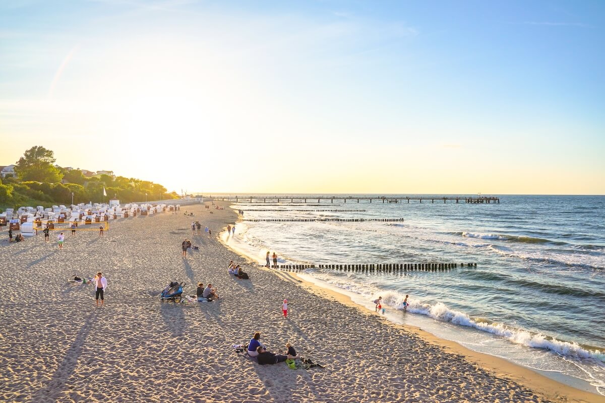 kuehlungsborn-tourismusstrategie-stadtmanufaktur-credit-jasmin-Fernholz-2024-1144 Strand von Kühlungsborn