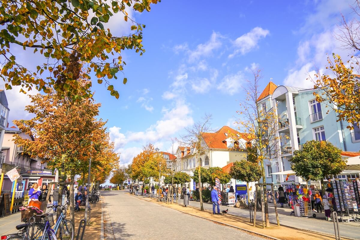 kuehlungsborn-tourismusstrategie-stadtmanufaktur-credit-jasmin-Fernholz-2024-1363 Innenstadt von Kühlungsborn